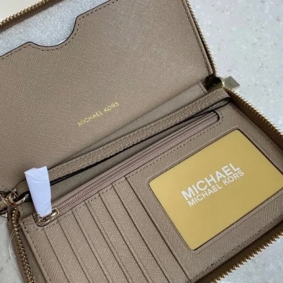 Michael Kors Large Flat Phone Case Wristlet‎ Wallet Truffle - Picture 3 of 4